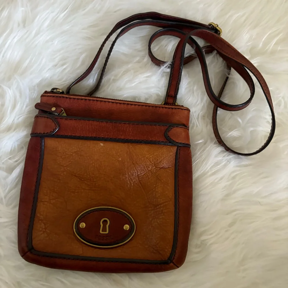 Women's Fossil Vintage Two-Tone Cognac Tan Leather Crossbody Bag Small‎ Size